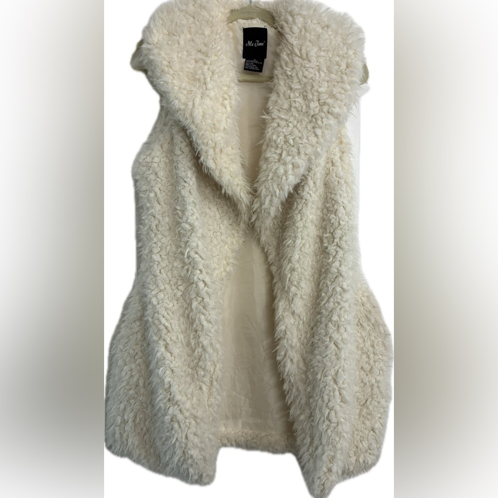 Me Jane Ivory Faux Fur Vest Size Medium Excellent Condition